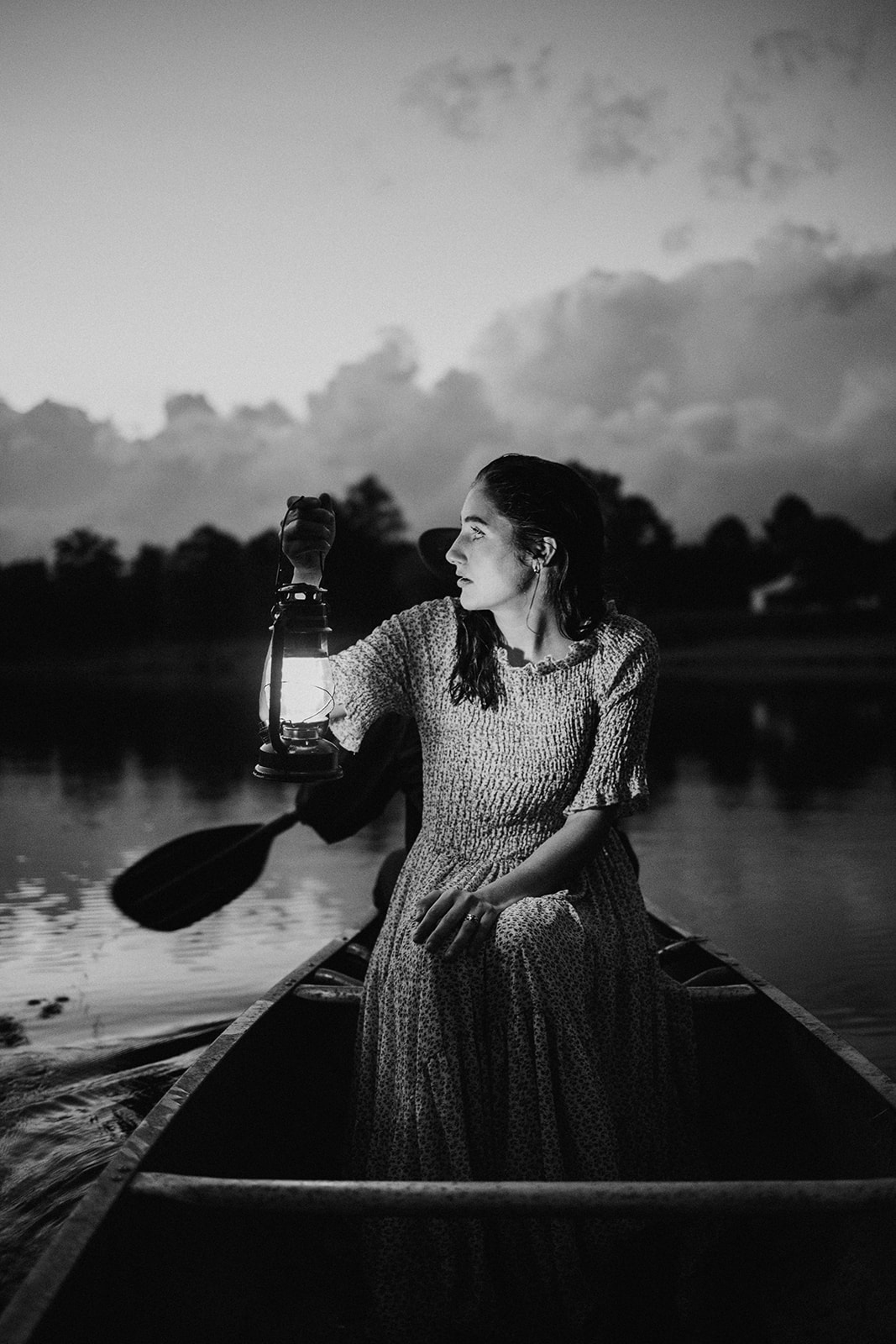 the wife holds a lantern as a couple photoshoot idea