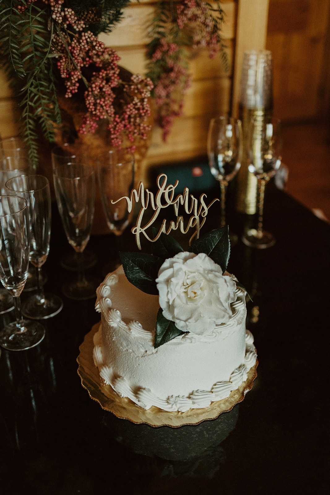 the wedding cake at the elopement