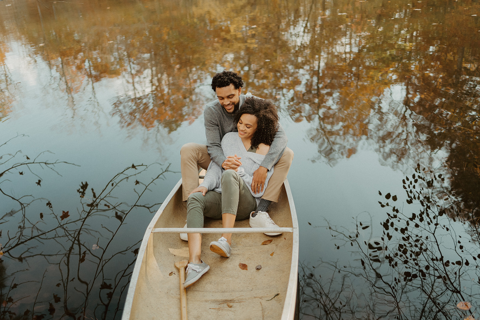 the couple in the canoe together during their couple photoshoot